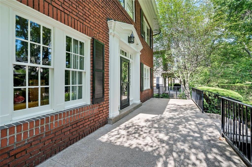 6619 Kinsman Road Pittsburgh, PA 15217 - Photo 3 of 27 Gallery Image 3