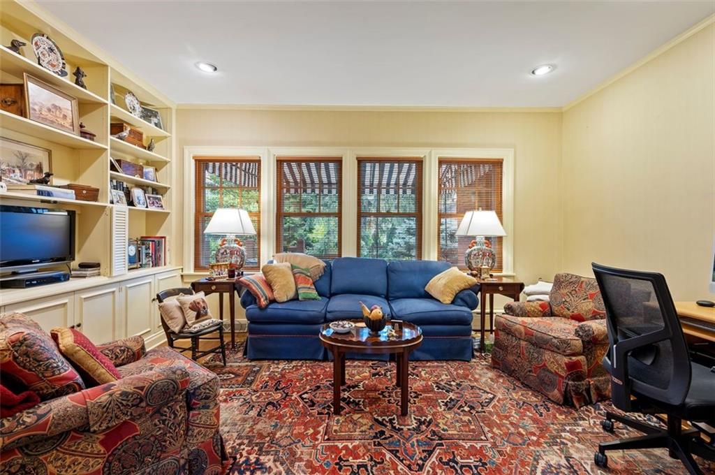 6619 Kinsman Road Pittsburgh, PA 15217 - Photo 9 of 27 Gallery Image 9