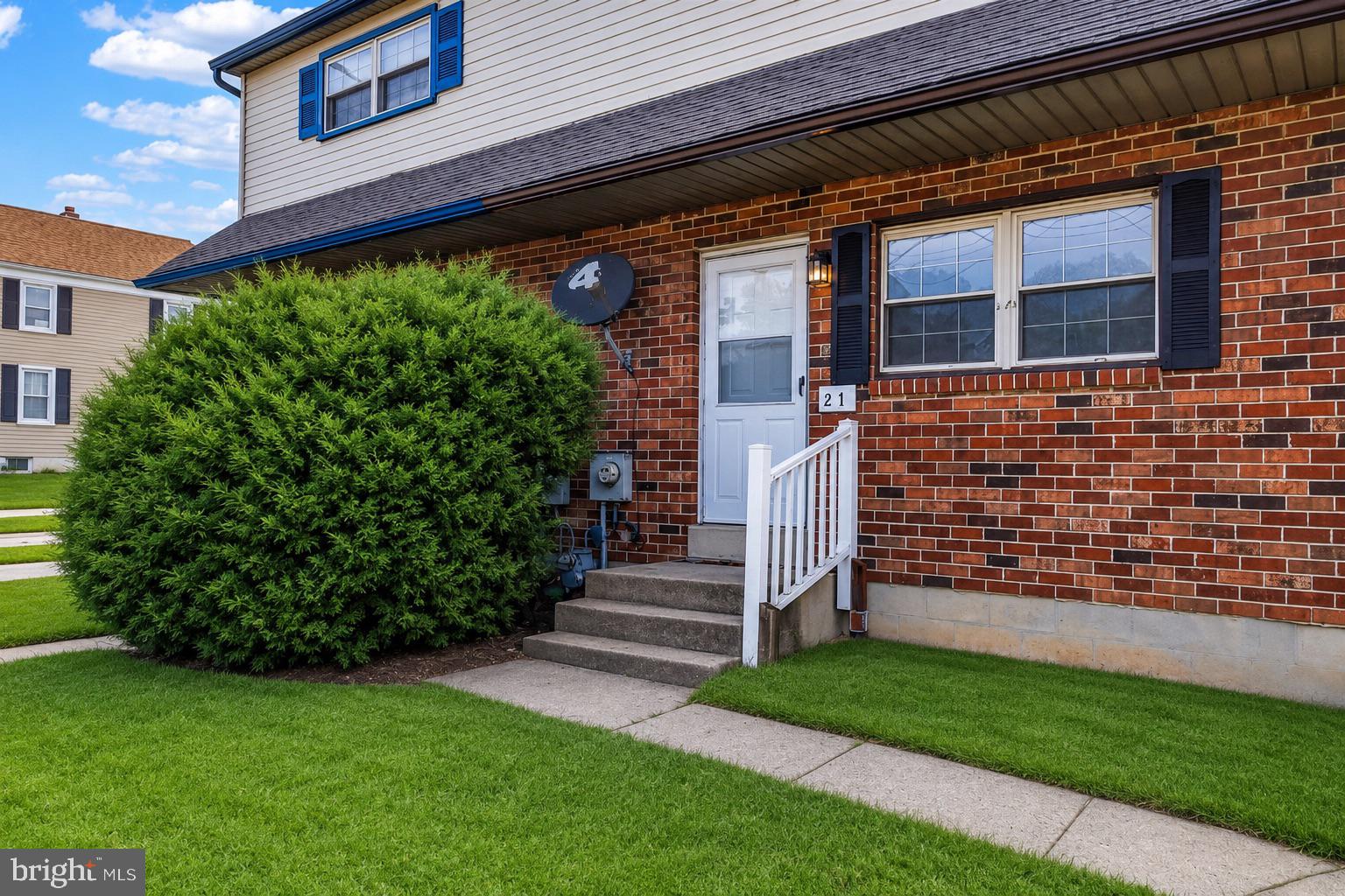 21 Upland Road Brookhaven, PA 19015 - Photo 3 of 30