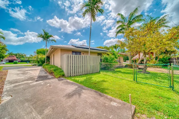 $5,100 | 7320 Southwest 100th Court, Miami, FL 33173