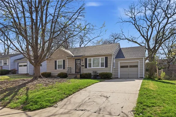 $295,000 | 7824 Juniper Street, Prairie Village, KS 66208