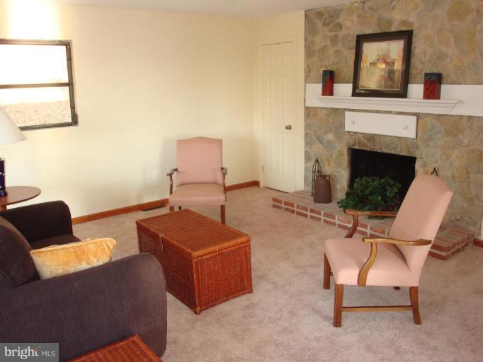 3736 Point Of Rocks Road Jefferson, MD 21755 - Photo 16 of 27 Living Room #3