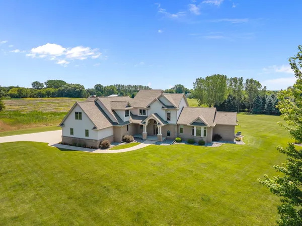 $899,900 | W7415 Ridgetop Drive, Neenah, WI 54956