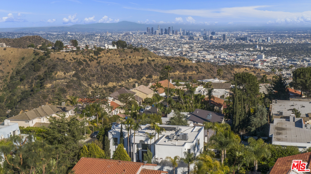 2389 Hercules Drive Los Angeles, CA 90046 - Photo 2 of 41