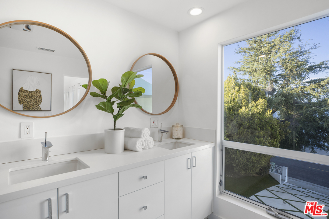 2389 Hercules Drive Los Angeles, CA 90046 - Photo 30 of 41