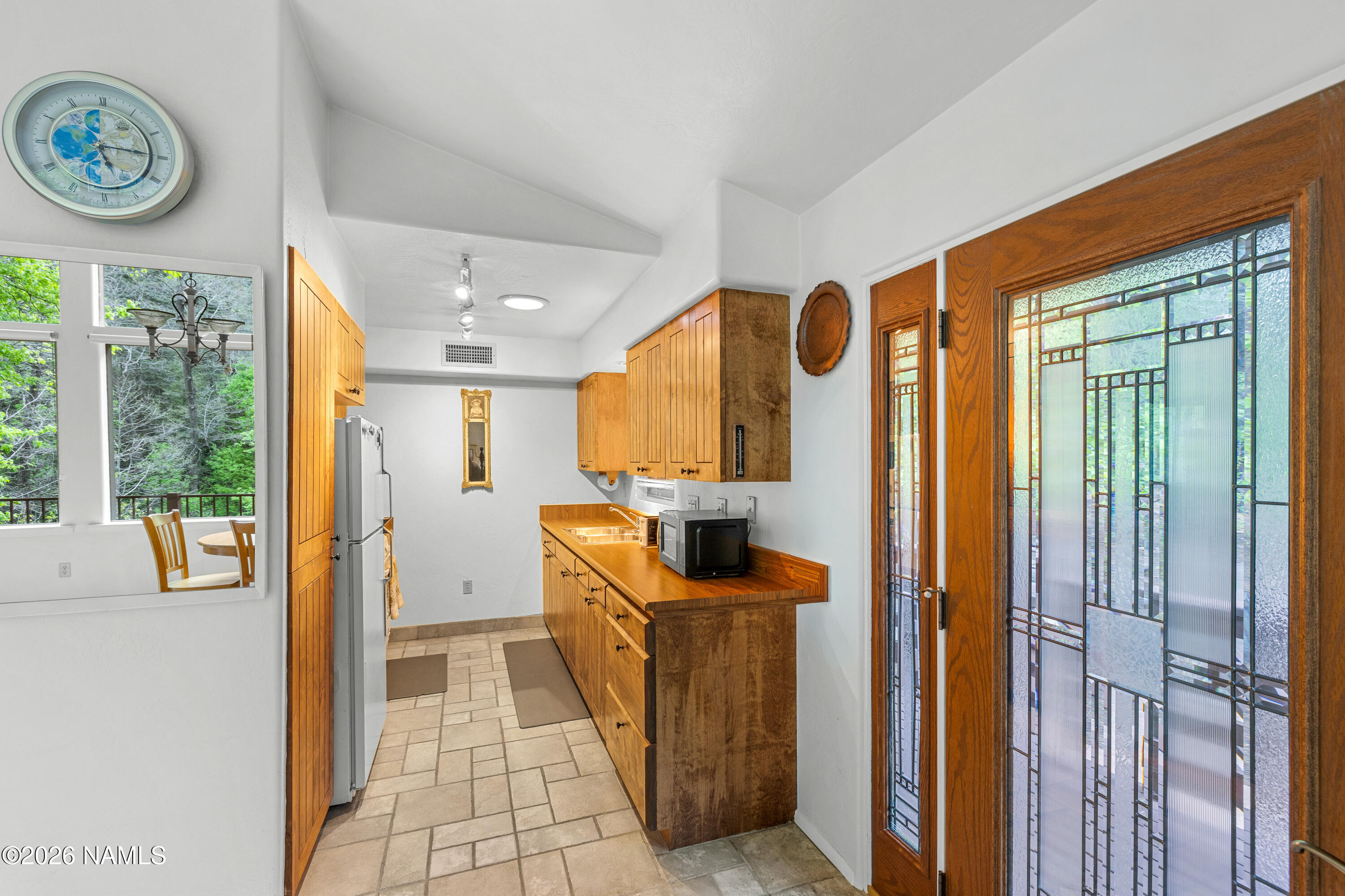 9607 North State Rte 89A Sedona, AZ 86336 - Photo 14 of 39 Kitchen