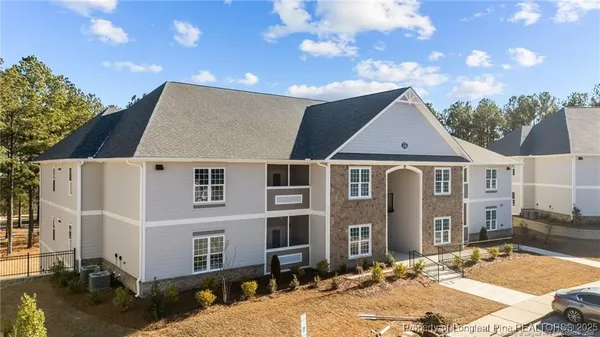 $2,000 | 200 Gallery Drive, Unit 101, Spring Lake, NC 28390
