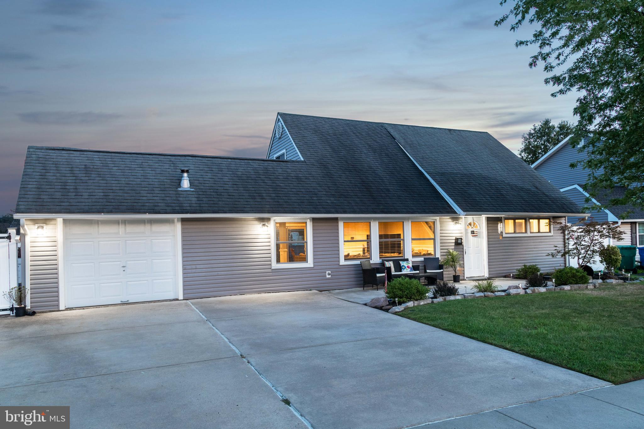 94 Indian Red Road Levittown, PA 19057 - Photo 1 of 42 Gallery Image 1