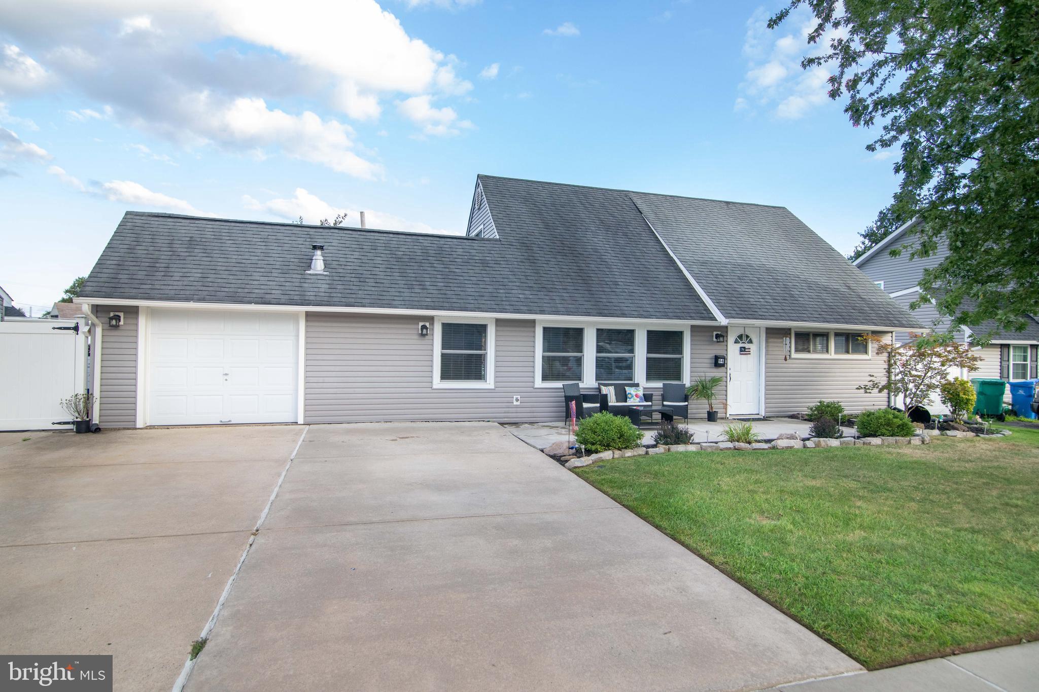 94 Indian Red Road Levittown, PA 19057 - Photo 2 of 42 Gallery Image 2