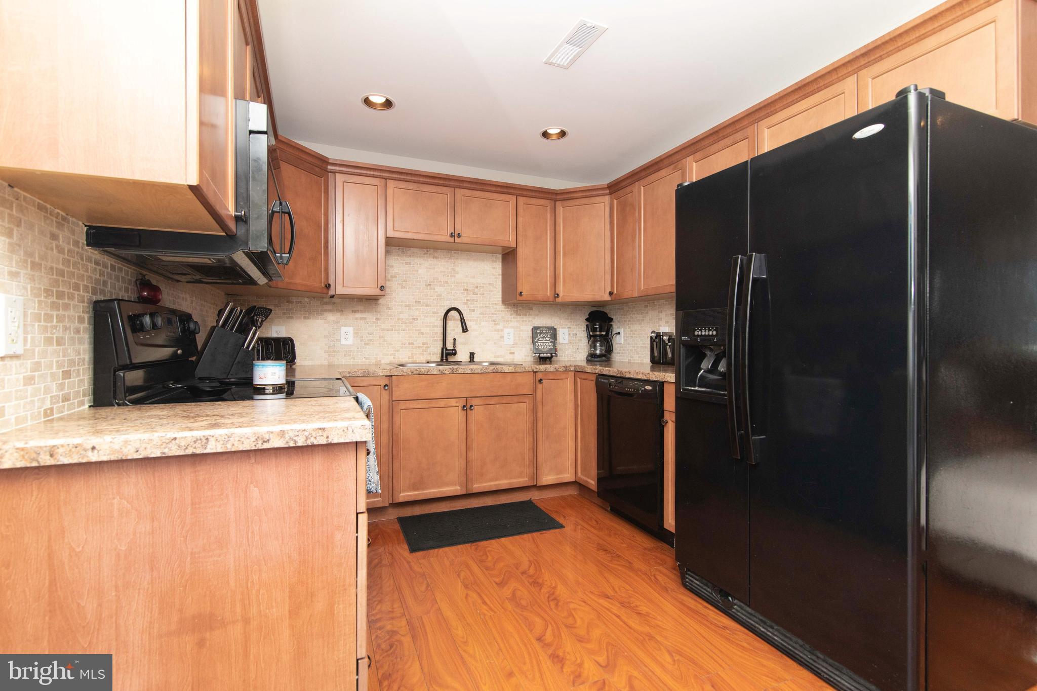 94 Indian Red Road Levittown, PA 19057 - Photo 14 of 42 Gallery Image 14