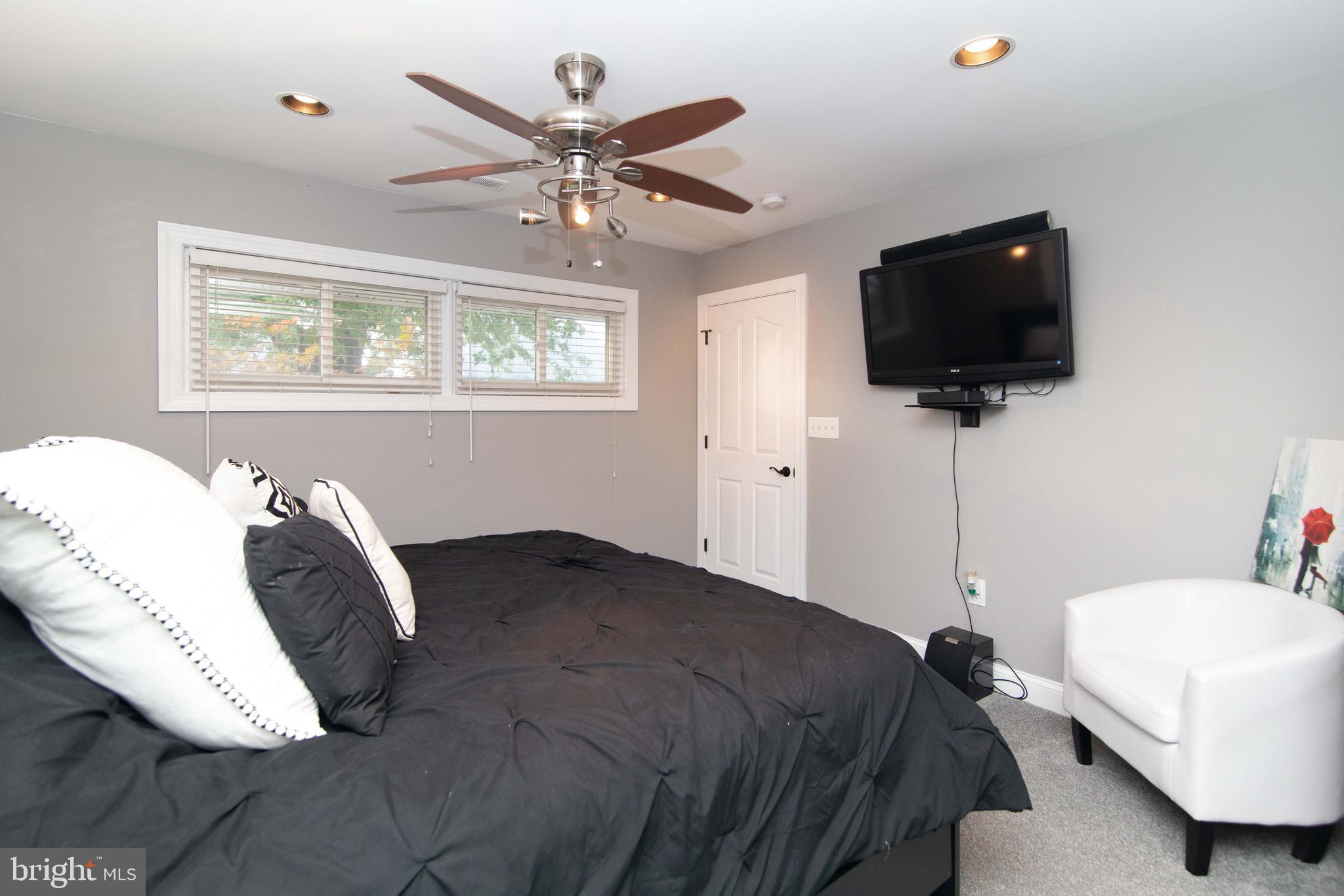 94 Indian Red Road Levittown, PA 19057 - Photo 24 of 42 Gallery Image 24