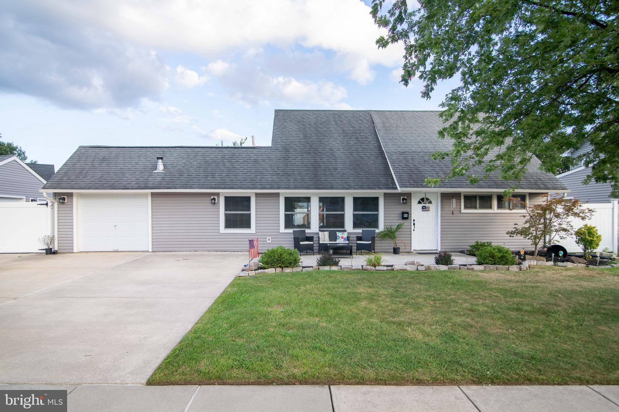 94 Indian Red Road Levittown, PA 19057 - Photo 5 of 42 Gallery Image 5