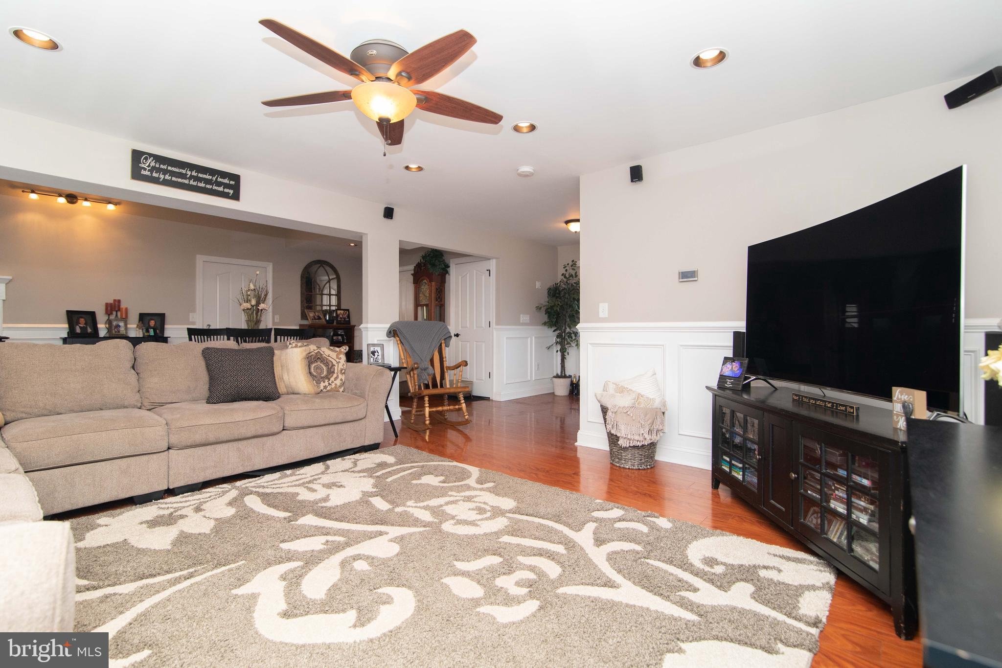 94 Indian Red Road Levittown, PA 19057 - Photo 6 of 42 Gallery Image 6