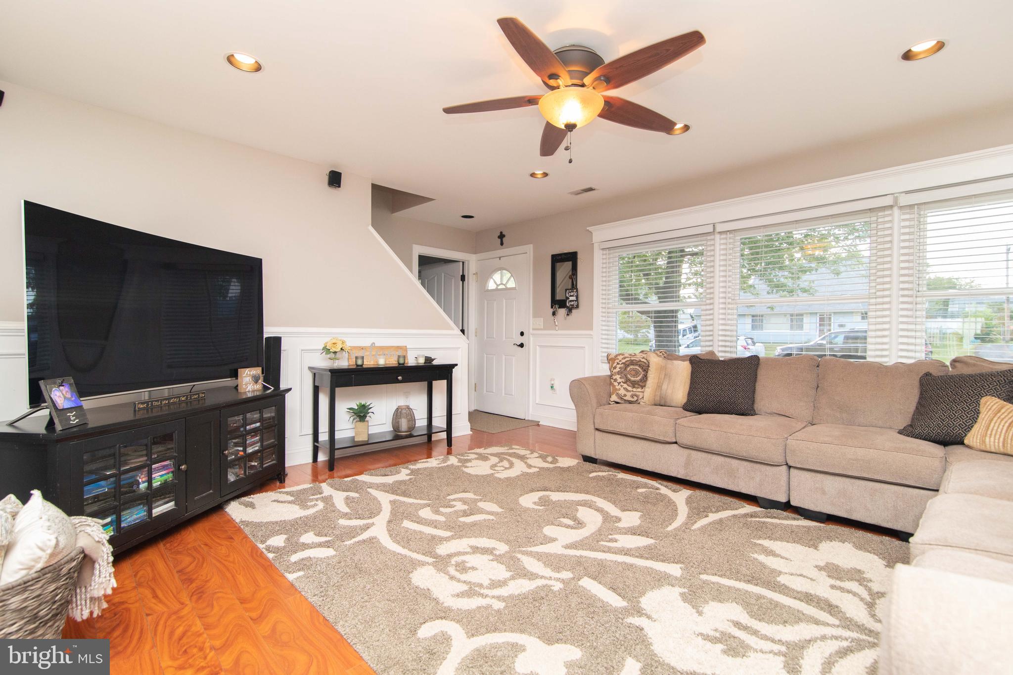 94 Indian Red Road Levittown, PA 19057 - Photo 8 of 42 Gallery Image 8