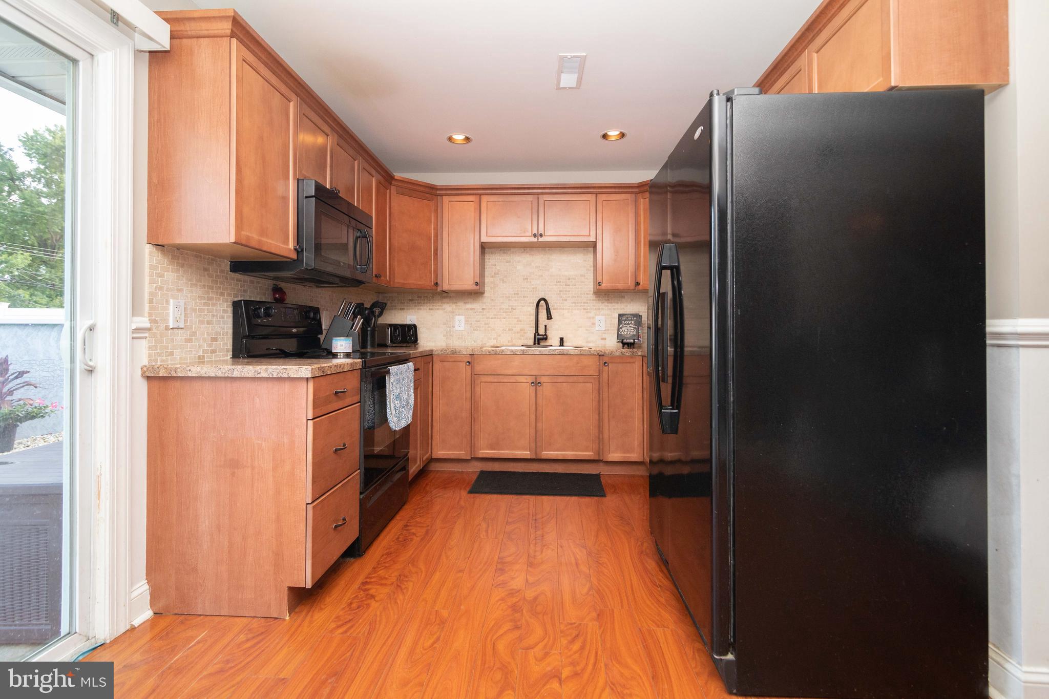 94 Indian Red Road Levittown, PA 19057 - Photo 10 of 42 Gallery Image 10