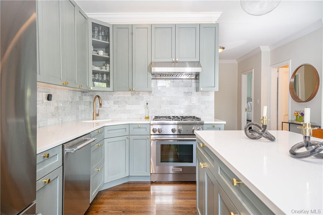 1 Cedar Street, Unit 2A Bronxville, NY 10708 - Photo 6 of 28 Stainless Steel appliances, Center Island,