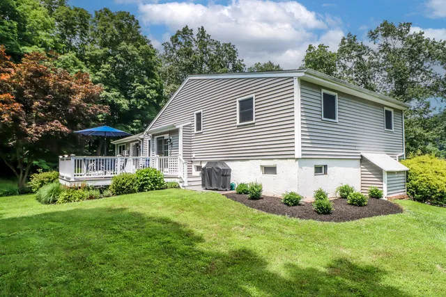 $689,000 | 21 Lillinonah Drive, Brookfield, CT 06804