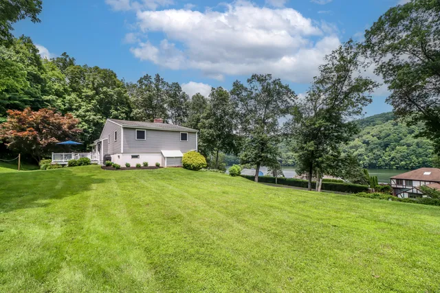 $689,000 | 21 Lillinonah Drive, Brookfield, CT 06804