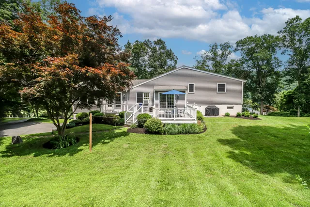 $689,000 | 21 Lillinonah Drive, Brookfield, CT 06804