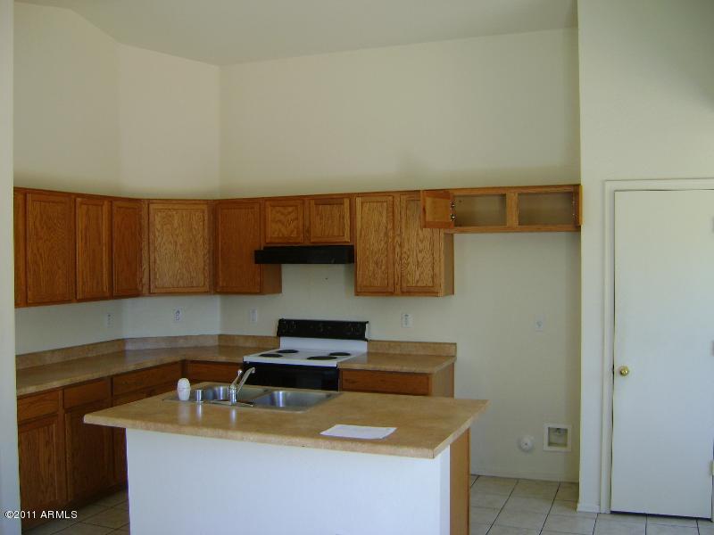 8335 West Cordes Road Tolleson, AZ 85353 - Photo 3 of 27 Kitchen