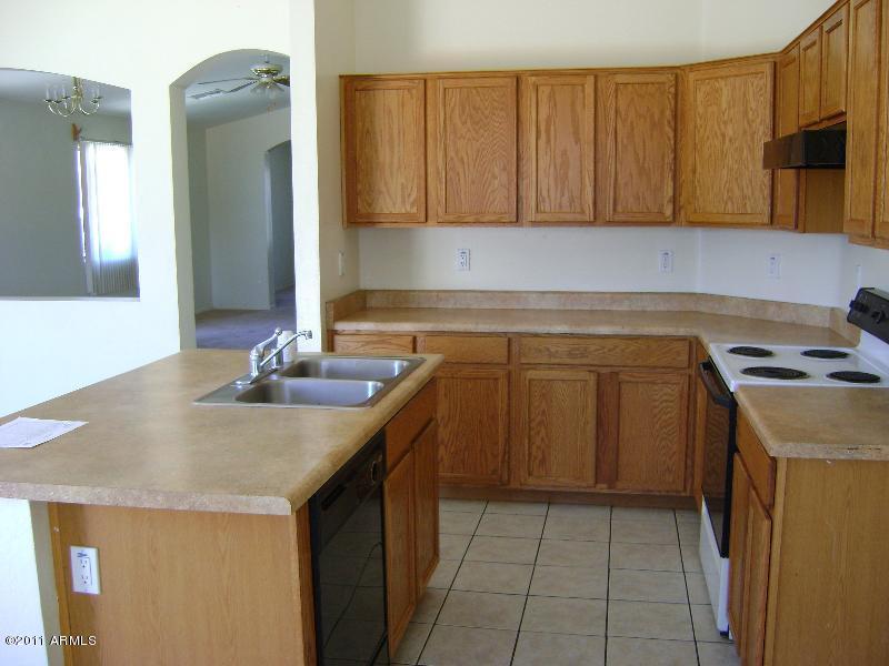 8335 West Cordes Road Tolleson, AZ 85353 - Photo 4 of 27 Kitchen
