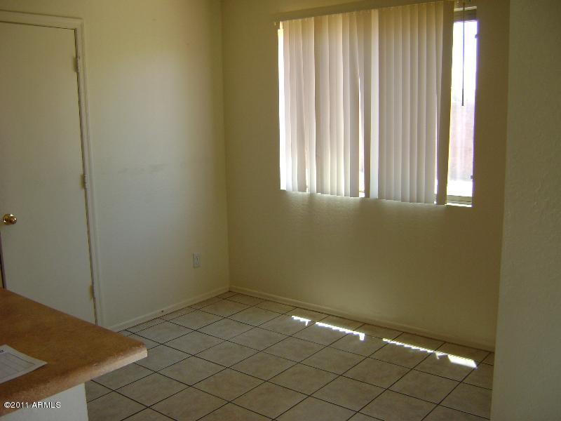 8335 West Cordes Road Tolleson, AZ 85353 - Photo 5 of 27 Dining