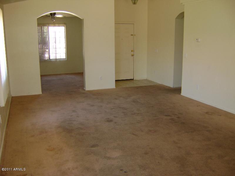 8335 West Cordes Road Tolleson, AZ 85353 - Photo 8 of 27 Family Room