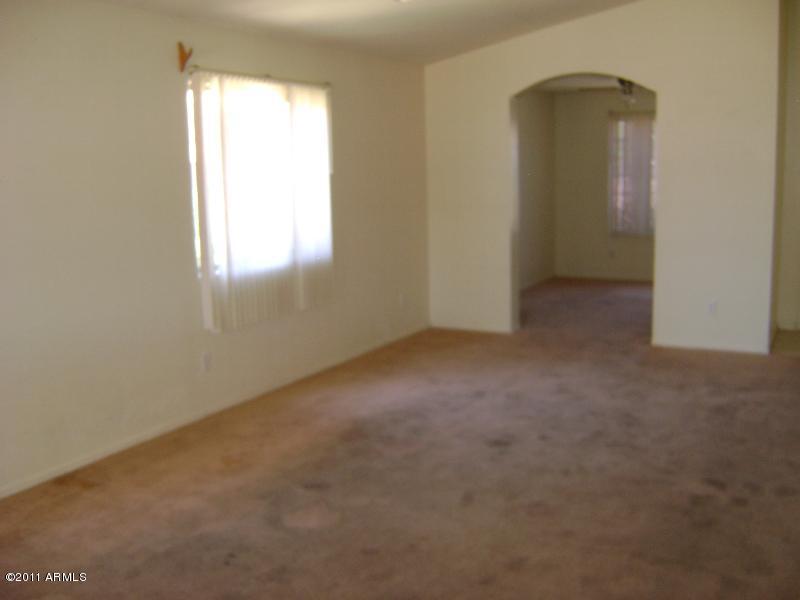 8335 West Cordes Road Tolleson, AZ 85353 - Photo 9 of 27 Family Room
