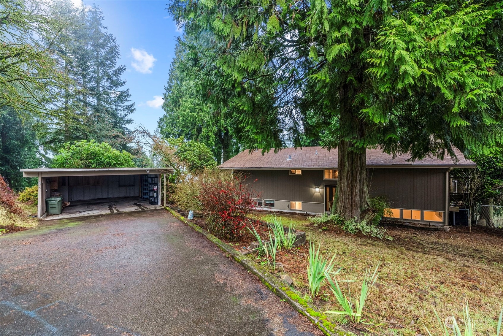 929 Lone Oak Road Longview, WA 98632 - Photo 2 of 24 Gallery Image 2