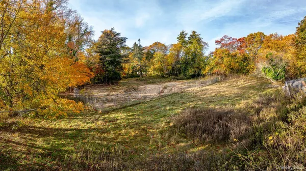$799,888 | 81 Old Broadway Avenue, Sayville, NY 11782