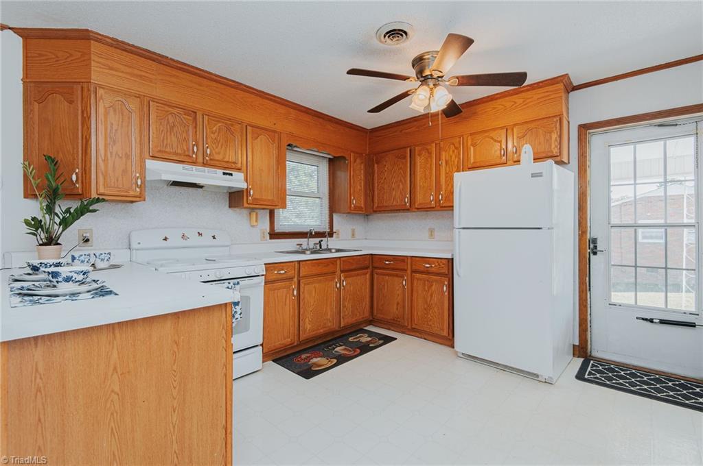 847 Blanch Road Blanch, NC 27212 - Photo 4 of 40 Gallery Image 4