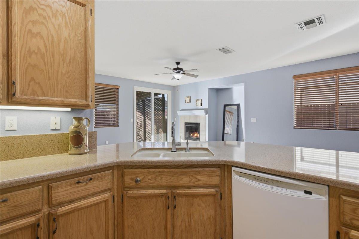 4604 Millner Way Elk Grove, CA 95757 - Photo 10 of 28