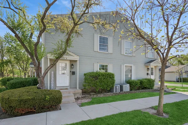 $244,900 | 1171 Bunker Hill Court, Unit D, Wheaton, IL 60189