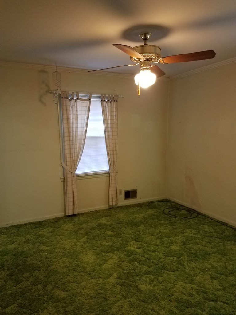 174 Hampton Hills Road Gray, GA 31032 - Photo 15 of 31 a room that has a window in it