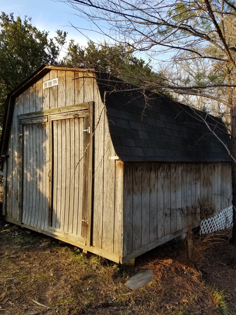 174 Hampton Hills Road Gray, GA 31032 - Photo 27 of 31 a view of a small barn