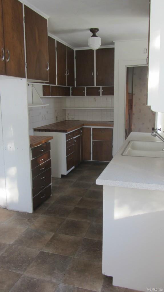 7395 Buckell Lake Road Holly, MI 48442 - Photo 21 of 32 Kitchen