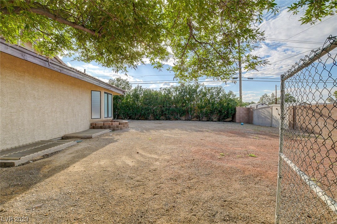 2275 Lincoln Road Las Vegas, NV 89115 - Photo 35 of 37