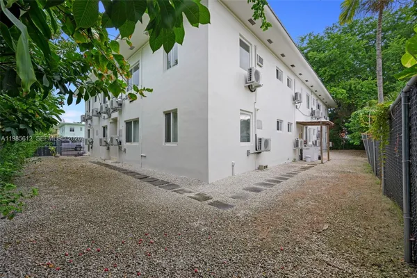 $1,700 | 520 Northeast 82nd Terrace, Unit 10, Miami, FL 33138