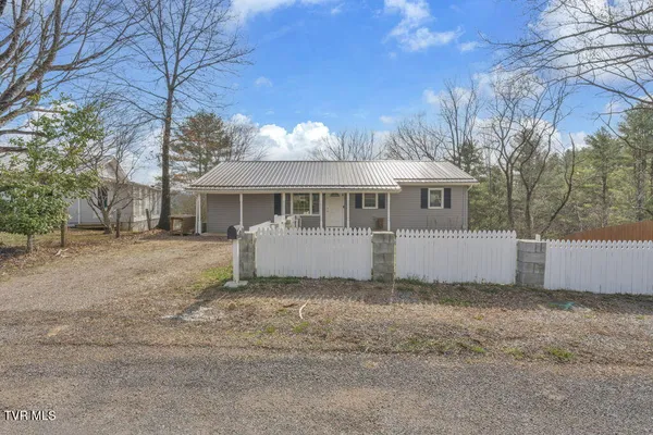 $234,900 | 520 Hospital Hill Lane, Mountain City, TN 37683