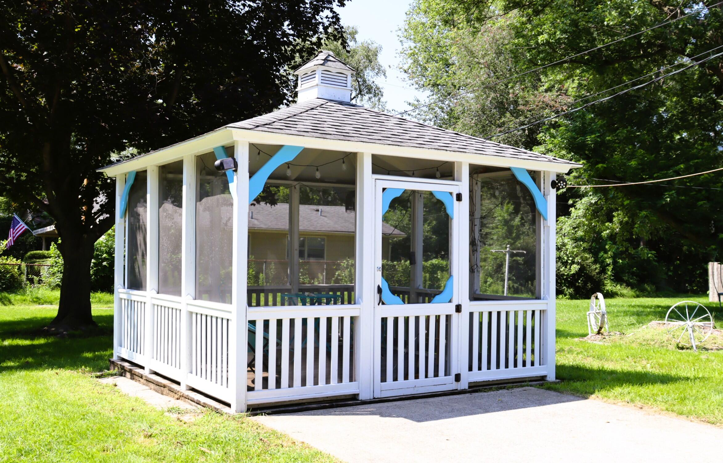 2698 County Line Road Lake Station, IN 46405 - Photo 21 of 22 a view of a house with backyard and porch