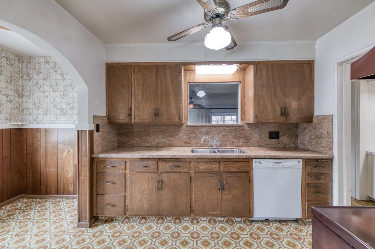 224 South J Street Madera, CA 93637 - Photo 17 of 38