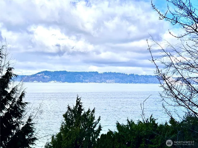 $575,000 | 11902 Possession Lane, Edmonds, WA 98026