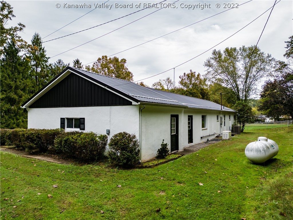1891 Bills Creek Road Winfield, WV 25213 - Photo 17 of 31 Gallery Image 17