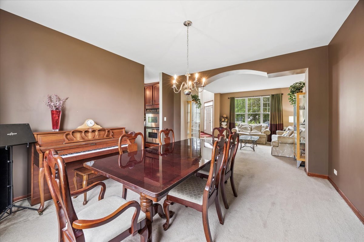 627 Mansfield Way Oswego, IL 60543 - Photo 9 of 36