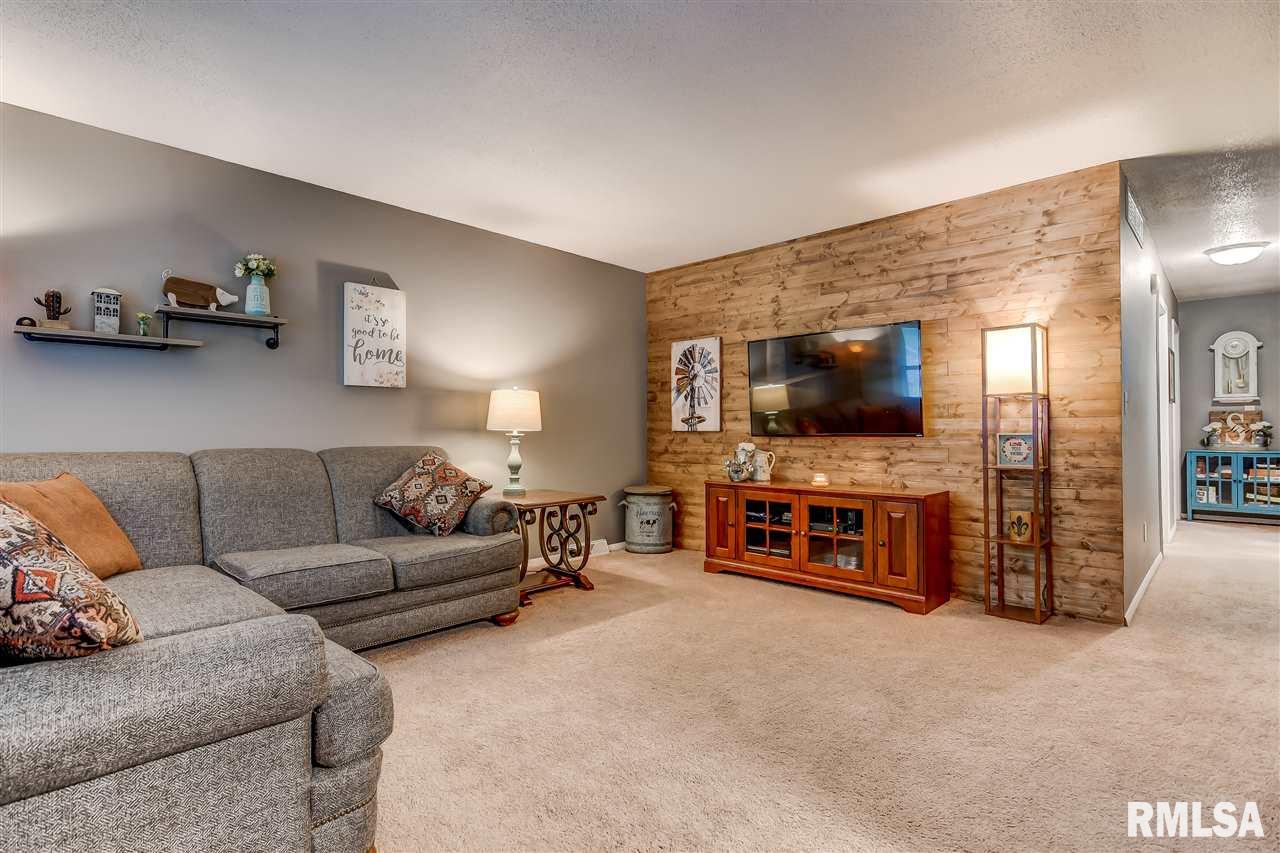 3017 Selkirk Road Springfield, IL 62702 - Photo 3 of 31