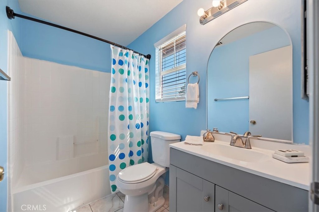 39557 Warbler Drive Temecula, CA 92591 - Photo 15 of 30 FULL BATHROOM upstairs~ Soft colors & upgraded sink & fixtures~