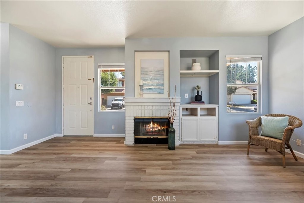39557 Warbler Drive Temecula, CA 92591 - Photo 6 of 30 Entry~New baseboards & laminate floors! Window blinds included. Fireplace for cool winter nights!