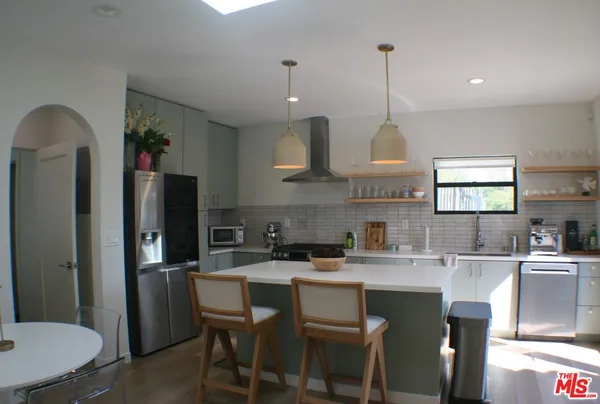 $5,995 | 8587 1/2 Rugby Drive, West Hollywood, CA 90069