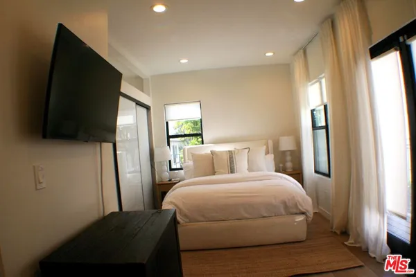 $5,995 | 8587 1/2 Rugby Drive, West Hollywood, CA 90069