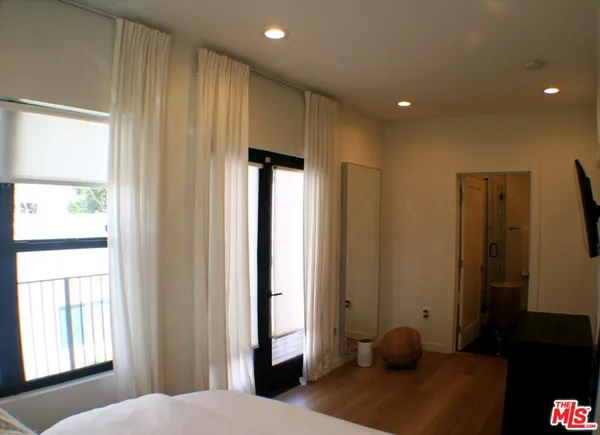 $5,995 | 8587 1/2 Rugby Drive, West Hollywood, CA 90069